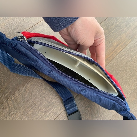 💕free with‎ purchase💕Vintage ray ban Fanny pack - Picture 2 of 3